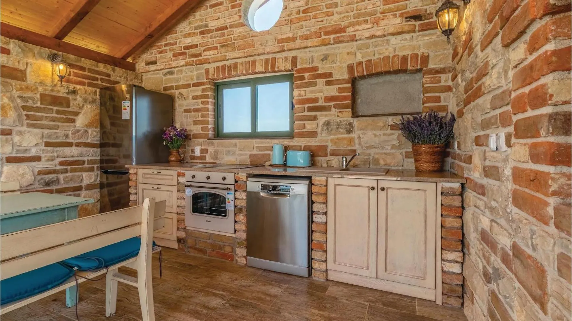 Awesome Home In Pasman With House Sea View Feriehus